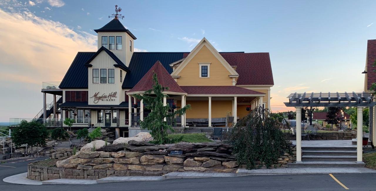 Hotel Magnetic Hill Winery Moncton Exterior foto