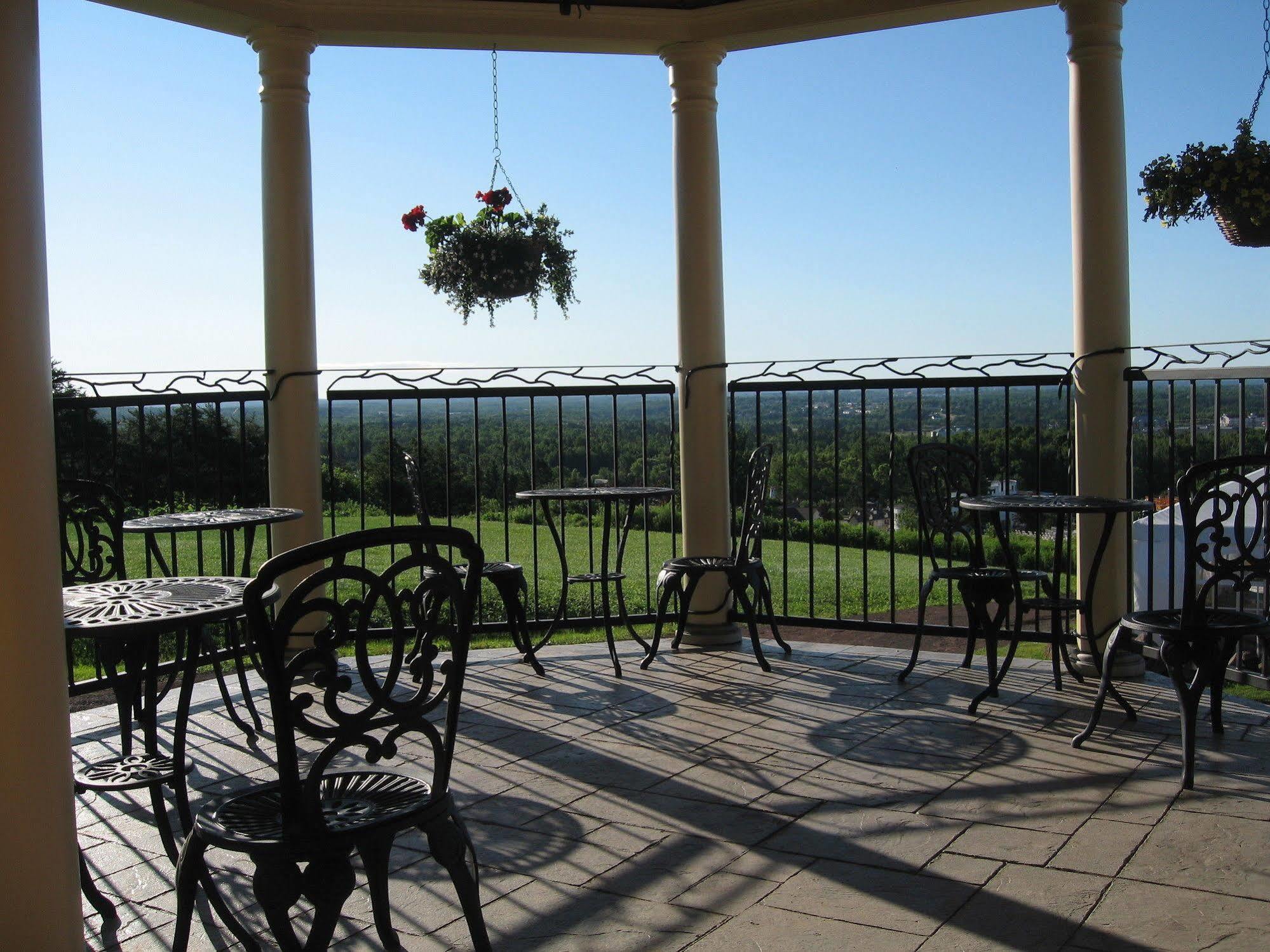Hotel Magnetic Hill Winery Moncton Exterior foto